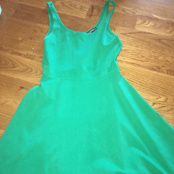 Green Express Dress - Picture 2 of 4