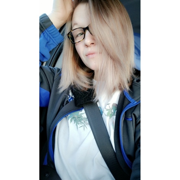 Meet your Posher, Alexis - Picture 1 of 1