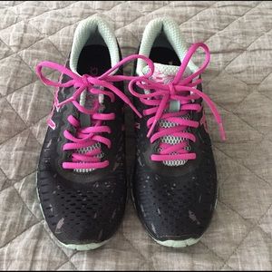 Asics Quantum, sample. Size 7 good condition.