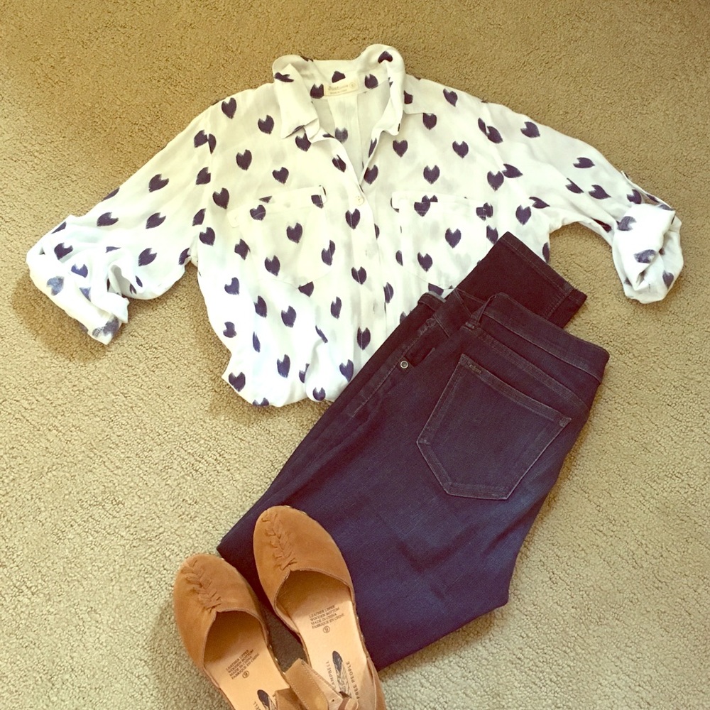 Super cute 💙 shaped blouse