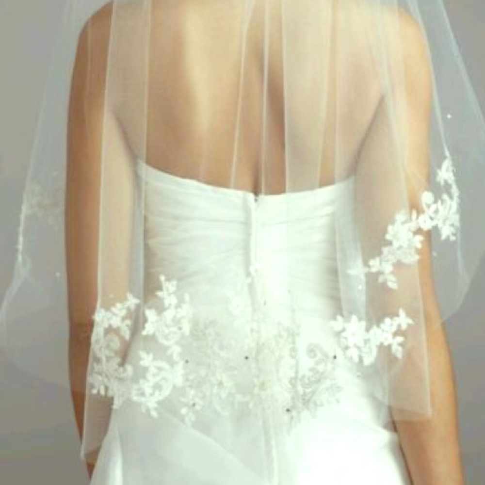 NWT MID LENGTH WEDDING VEIL