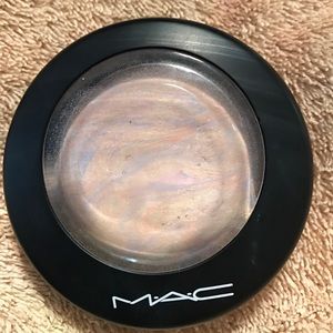 Mac Cosmetics Lightscapade Mineralize Skinfinish