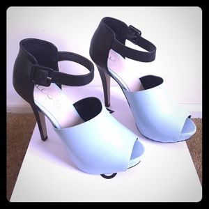 Size 8, 5 inch, opened toe, platform heels