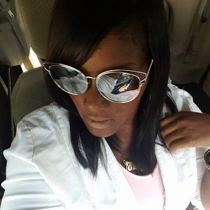 Meet your Posher, Ebony