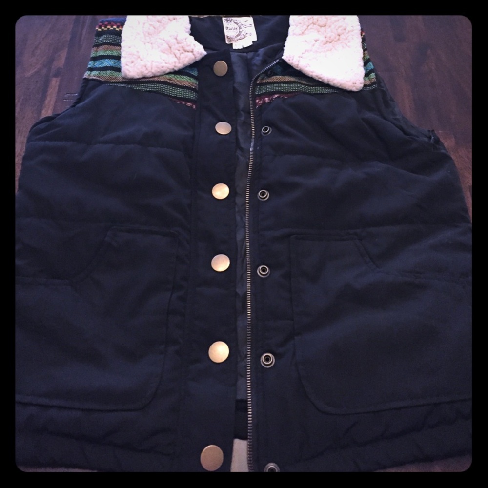 👠 3 for $15 - Black Tulle lightweight puffer vest
