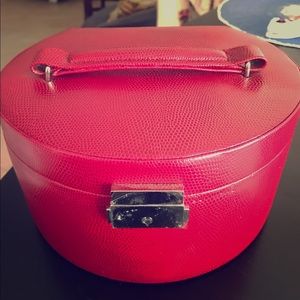 Jewelry box and store. Brand new with lock key!