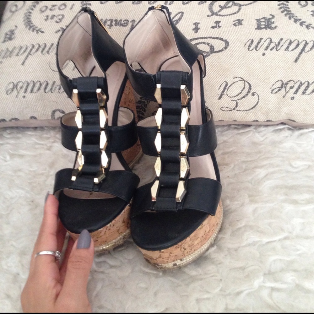 Black wedges