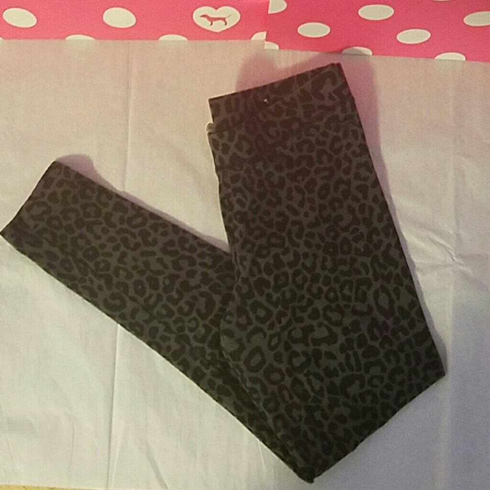 Cute Pink cheetah print leggings