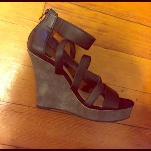 BC size 8 black/silver wedge