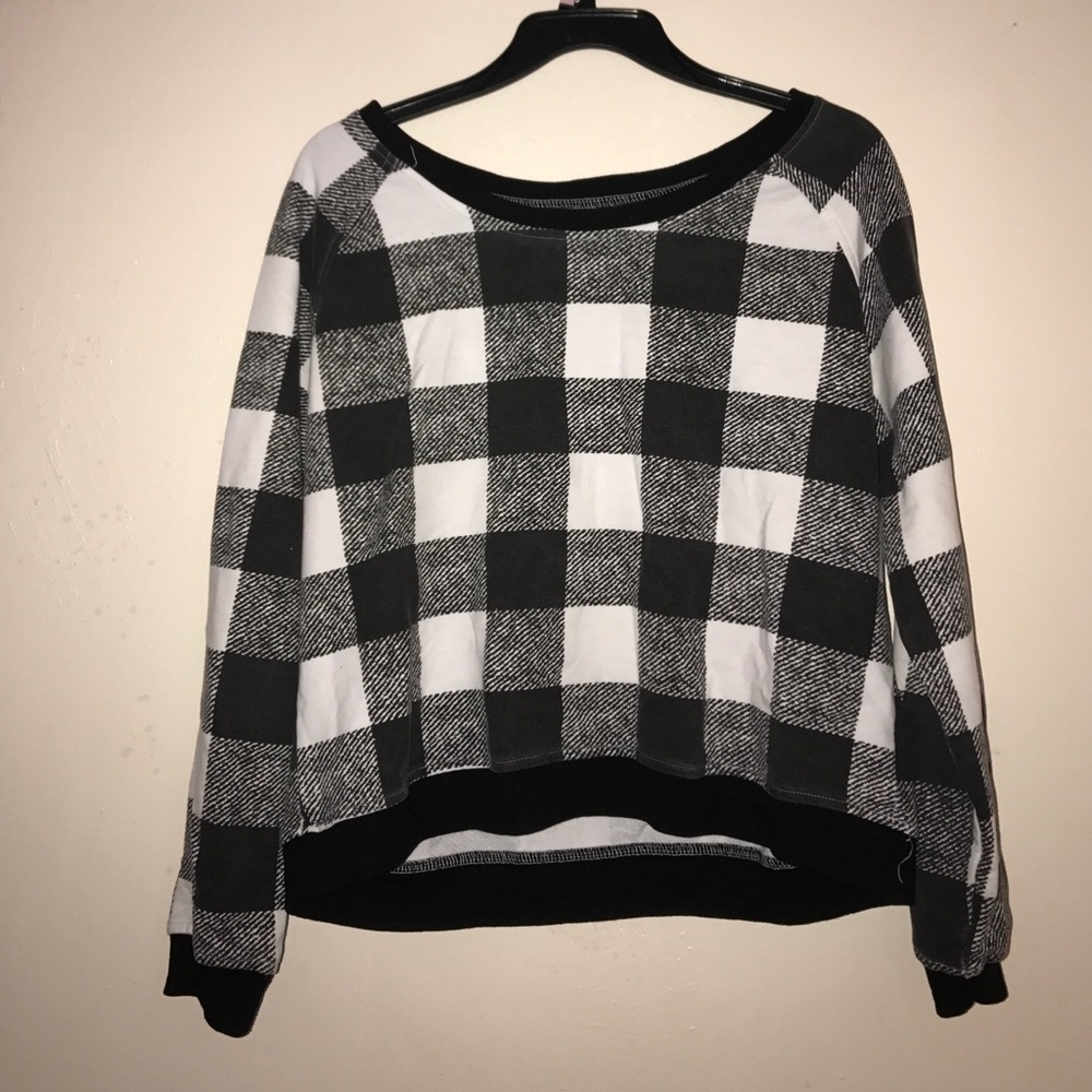 🎉SALE🎉 Black and white sweater .