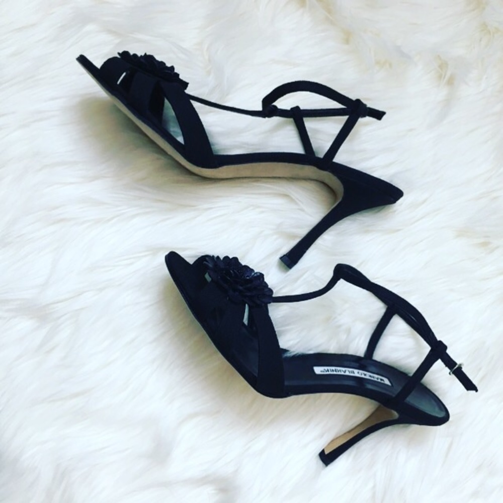 🖤SOLD🖤Black Manolo Blahnik heels