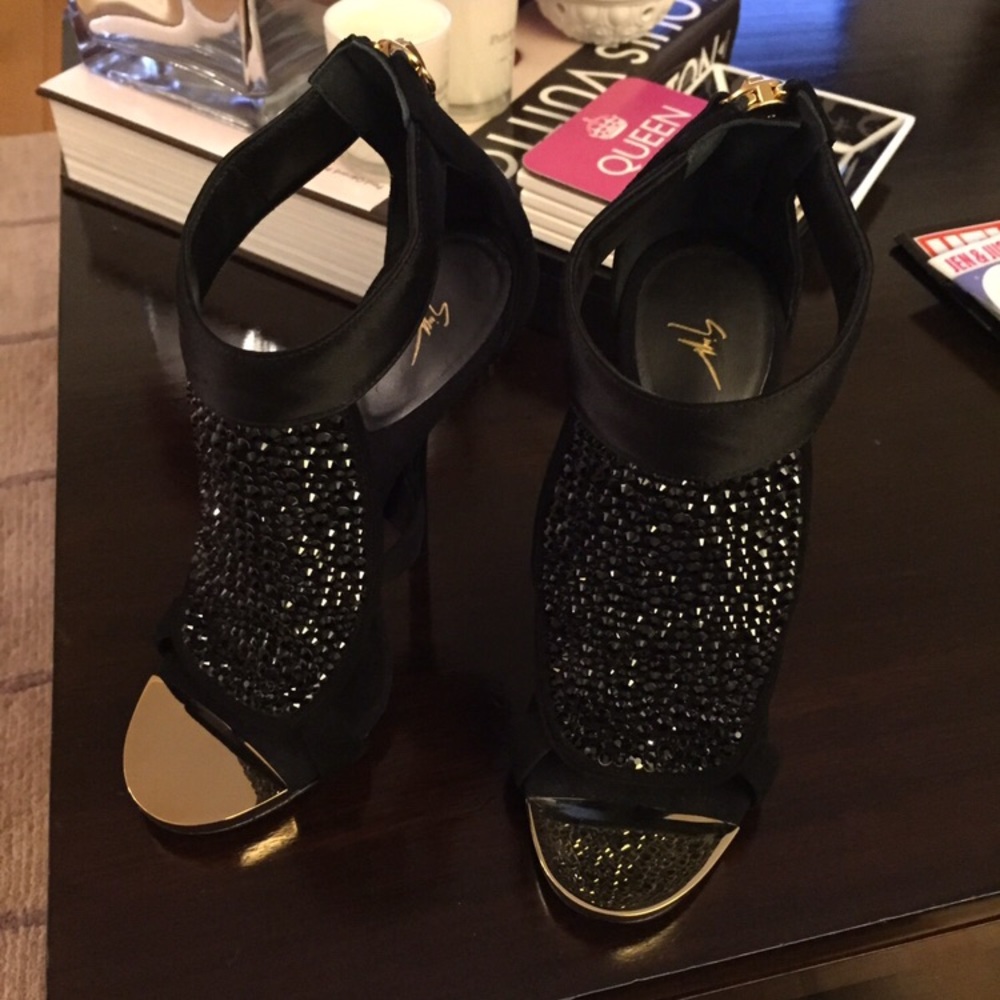 Giuseppe Zanotti Black Studded Alien Peep toe