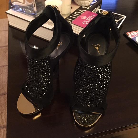 Giuseppe Zanotti Black Studded Alien Peep toe