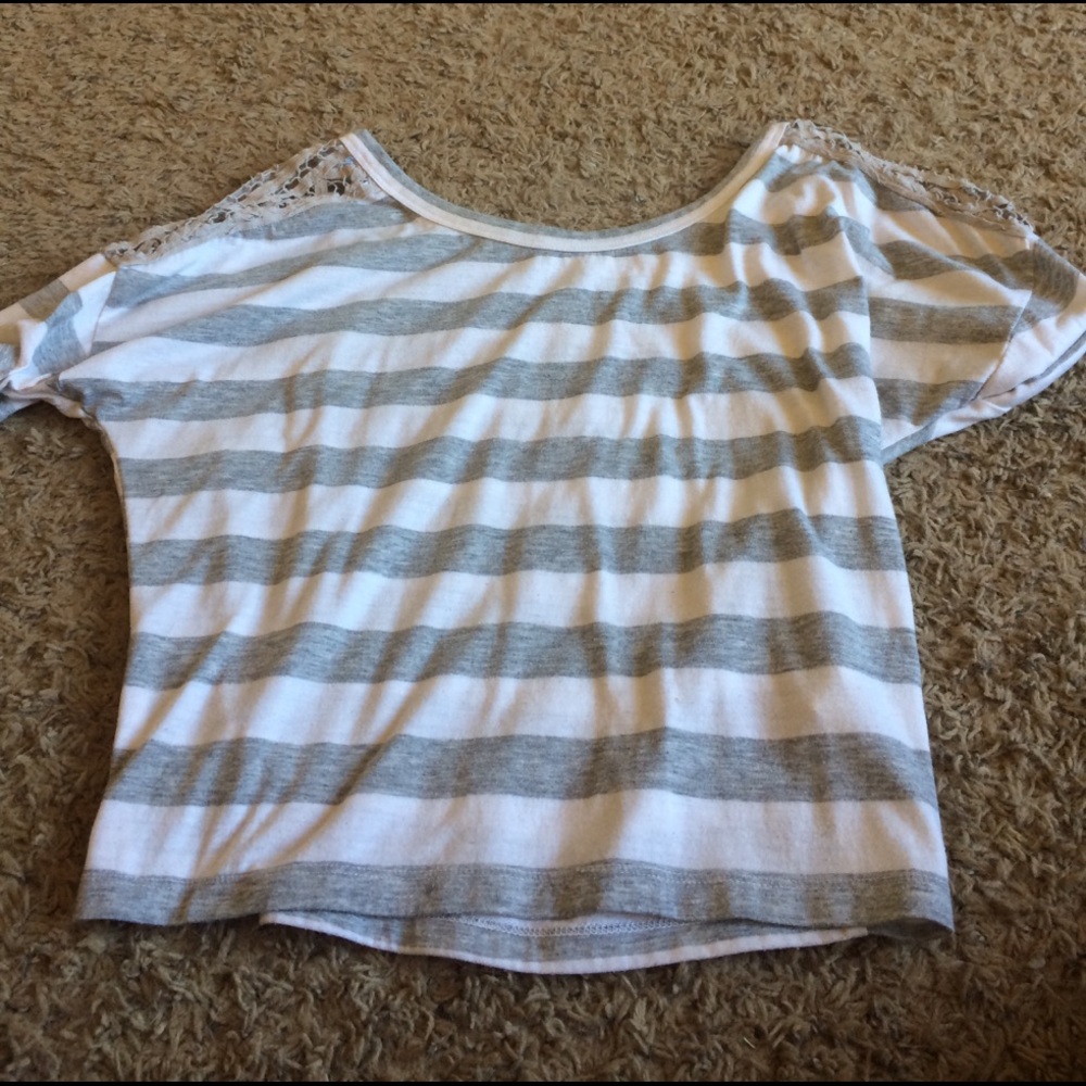 Short sleeve shirt