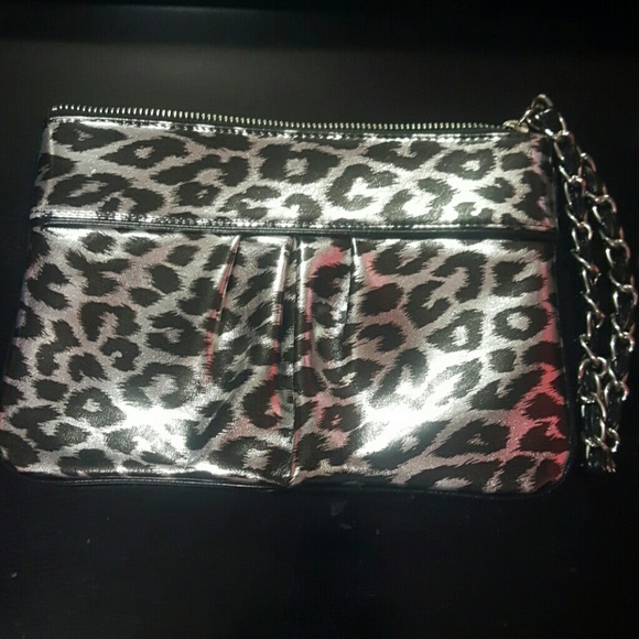 Express leopard wristlet - Picture 4 of 4