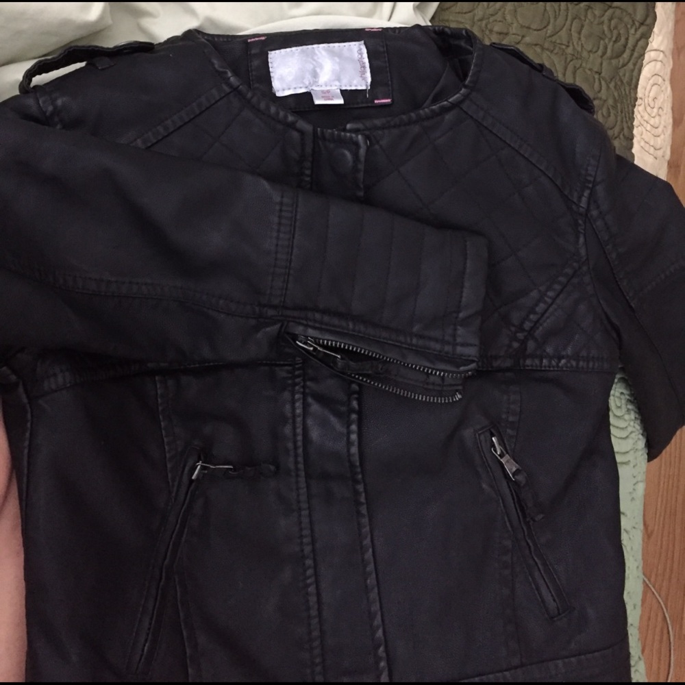 Too small - Picture 2 of 4