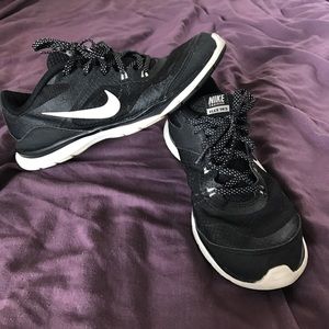 NIKE Flex TR 5