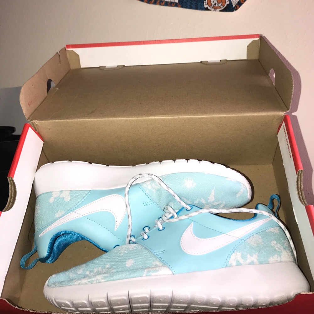 Nike Roshe One Print .