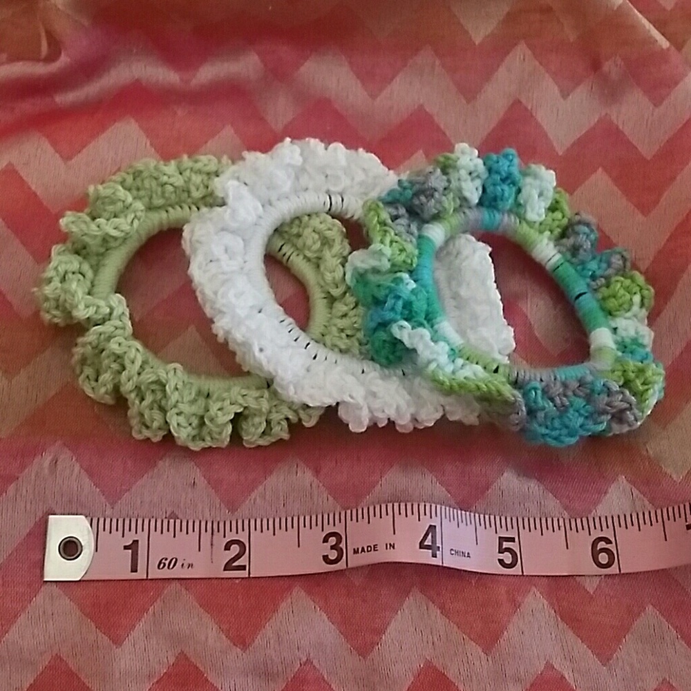 Crocheted scrunchie set!!