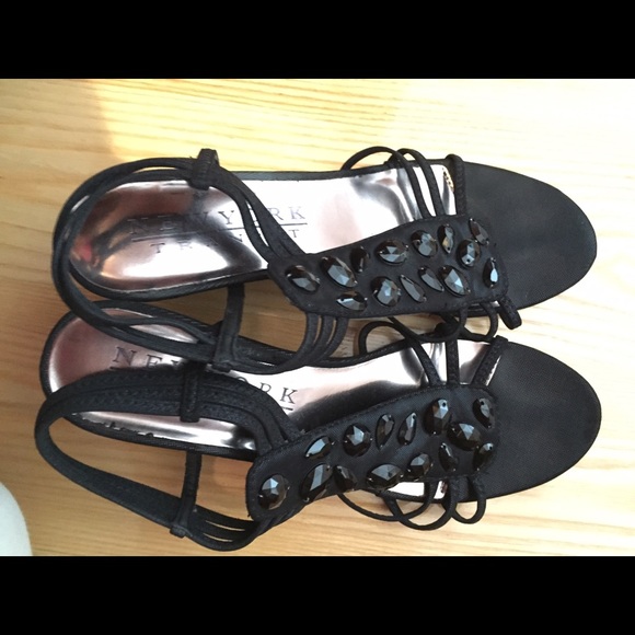9 1/2 black wedges - Picture 1 of 2