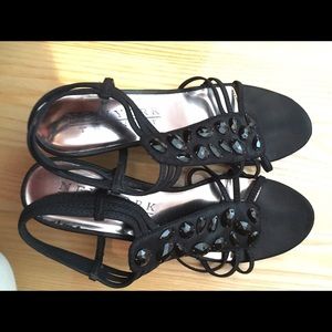 9 1/2 black wedges