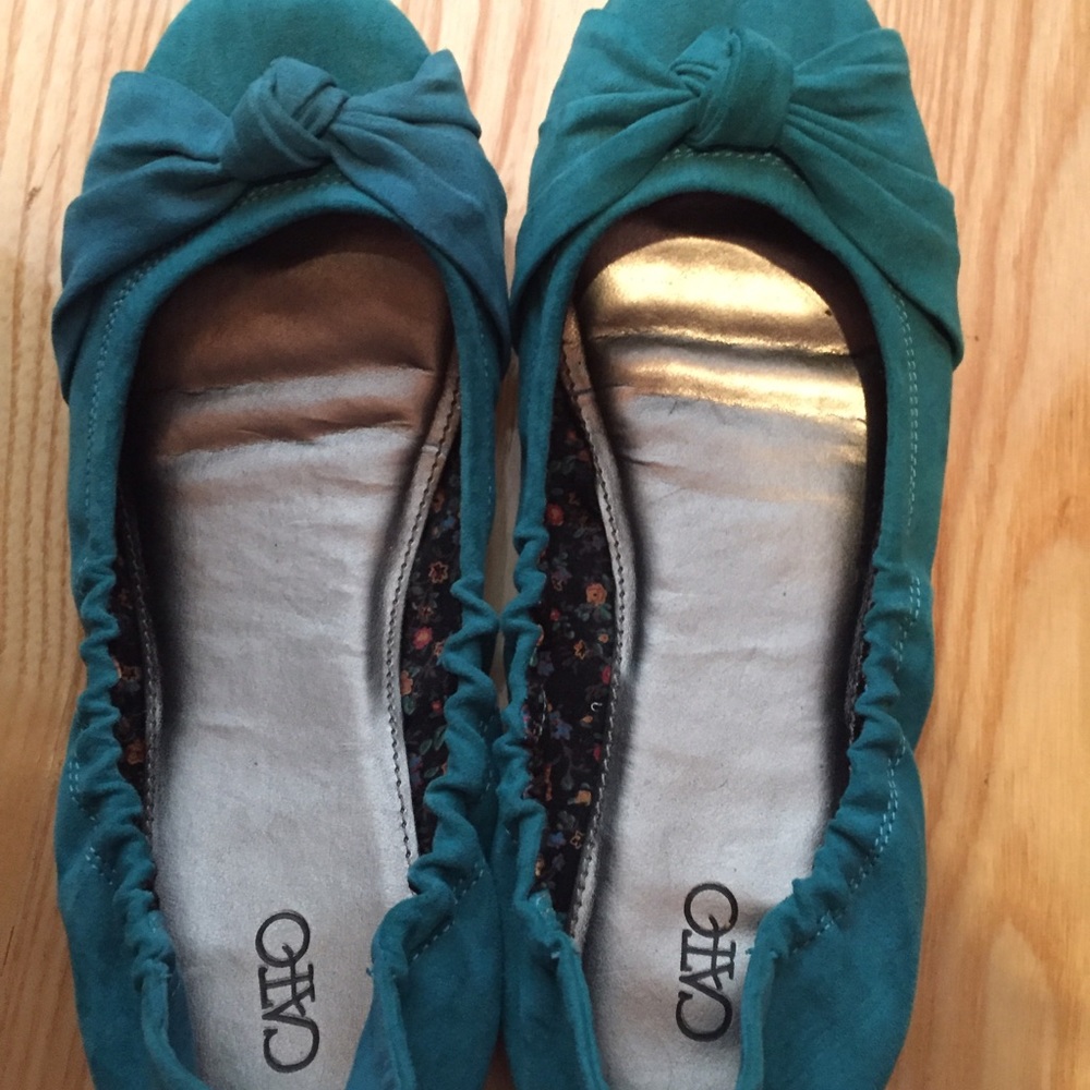 Blue 7 1/2 flats with bow that came from Cato
