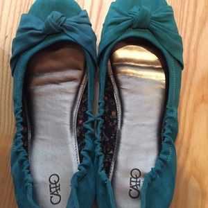 Blue 7 1/2 flats with bow that came from Cato