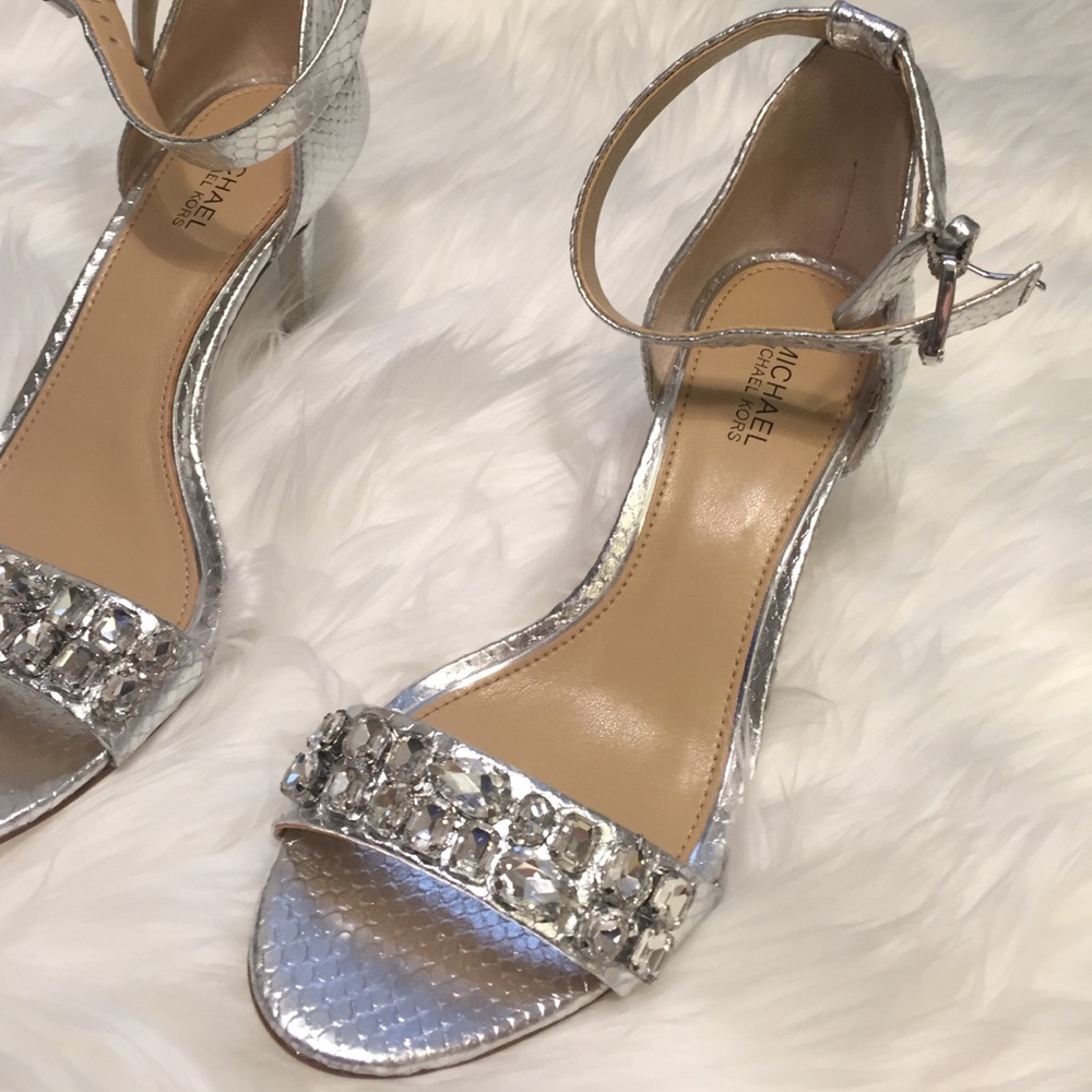 ✨ Flash Sale✨ NWT Michael Kors Silver Heels - Picture 2 of 4