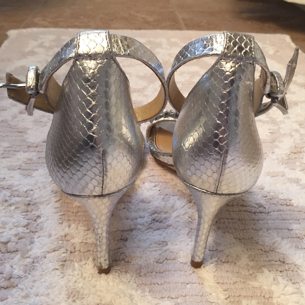 ✨ Flash Sale✨ NWT Michael Kors Silver Heels - Picture 4 of 4