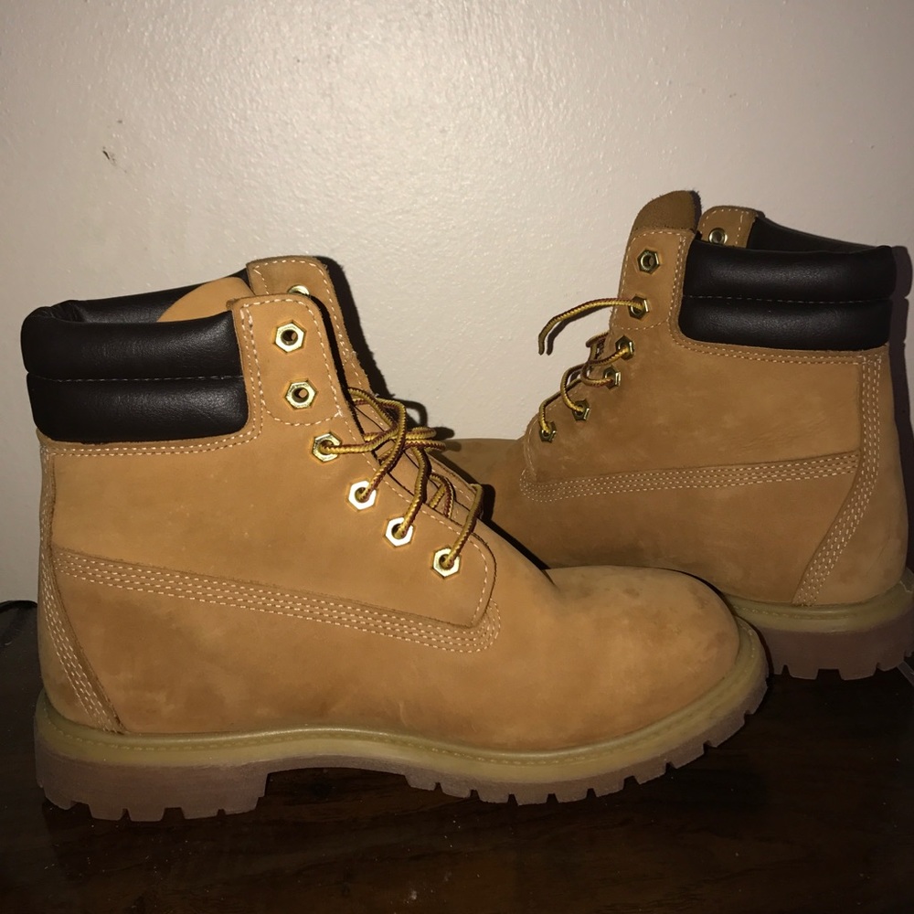 Wheat timberland boots .
