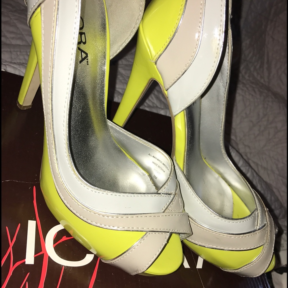 Color block heels 💚