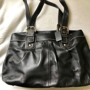 Gorgeous large Coach bag! 👜