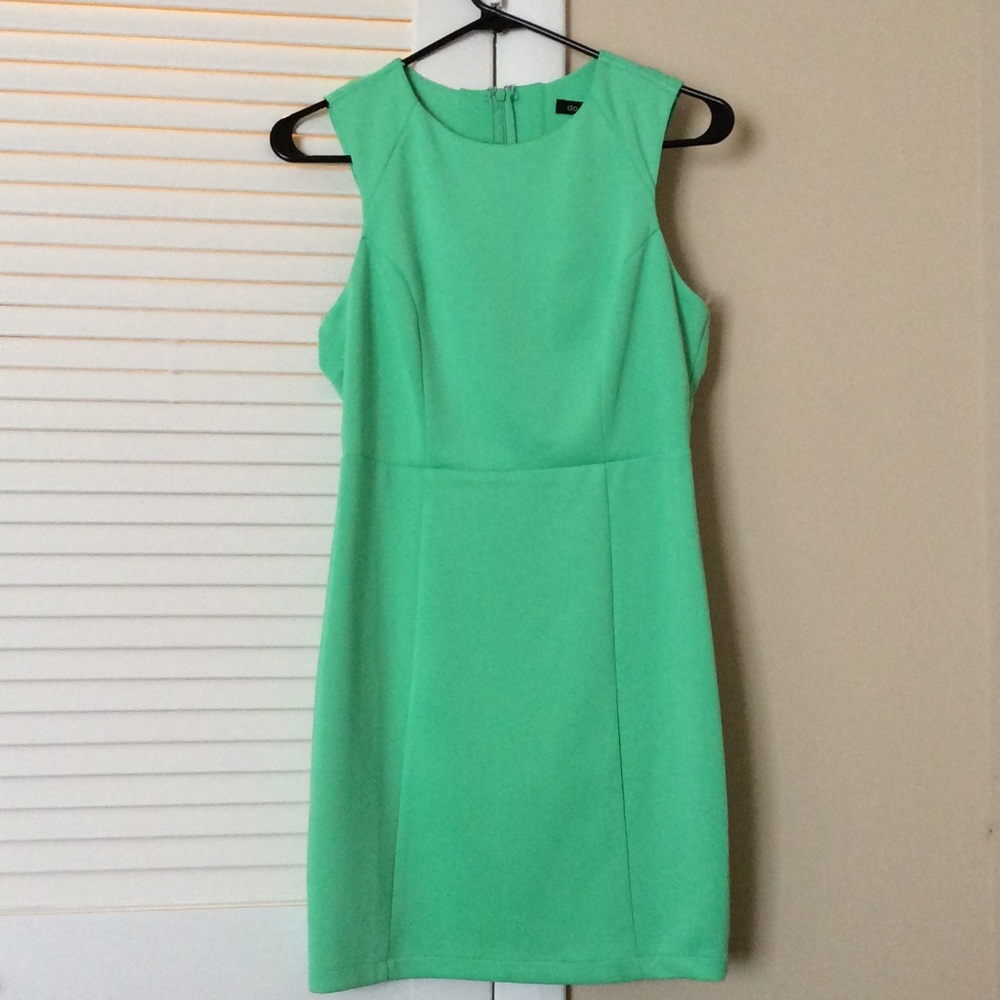 Green body con dress
