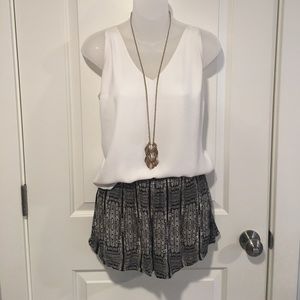 B&W cotton shorts with pockets!