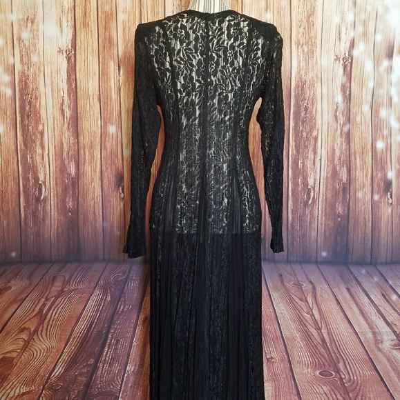 🎉HP🎉 Long-Sleeved V-Neck Lace Dress - Picture 4 of 4