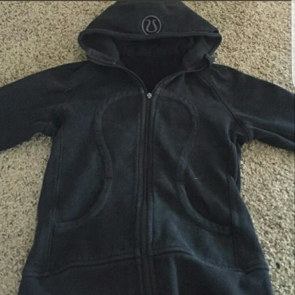 Black Lululemon sweater