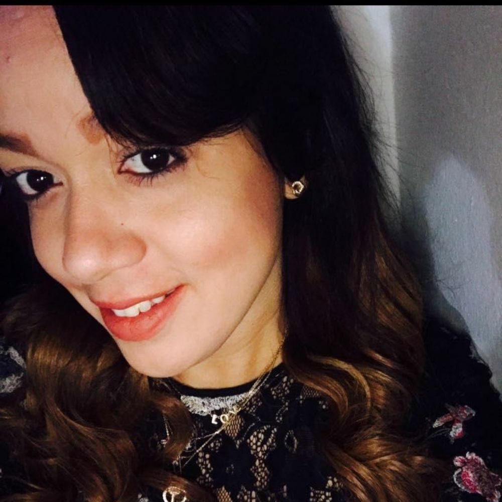 Meet your Posher, Yanira