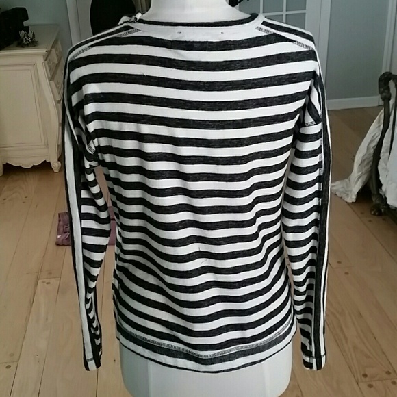 Forever 21 light weight sweater - Picture 2 of 2