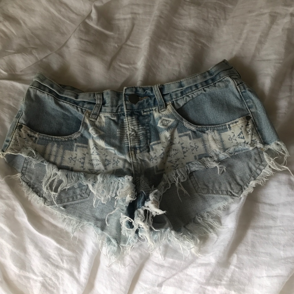 Billabong cut off shorts
