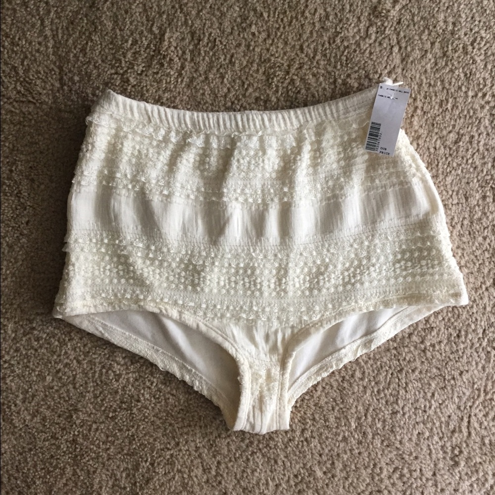 New Urban Outfitter White Booty Shorts
Kimchi Blue