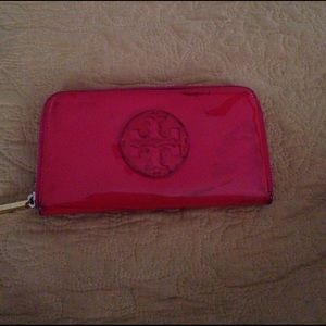 Red Tory Burch Walle
