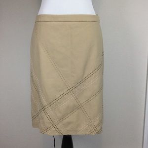 Ann Taylor beige embroidered skirt size 6p petite