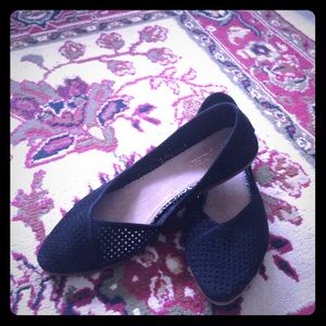 Toms suede flats
