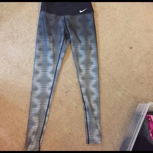 Nike Dri-Fit legging limited golf addition