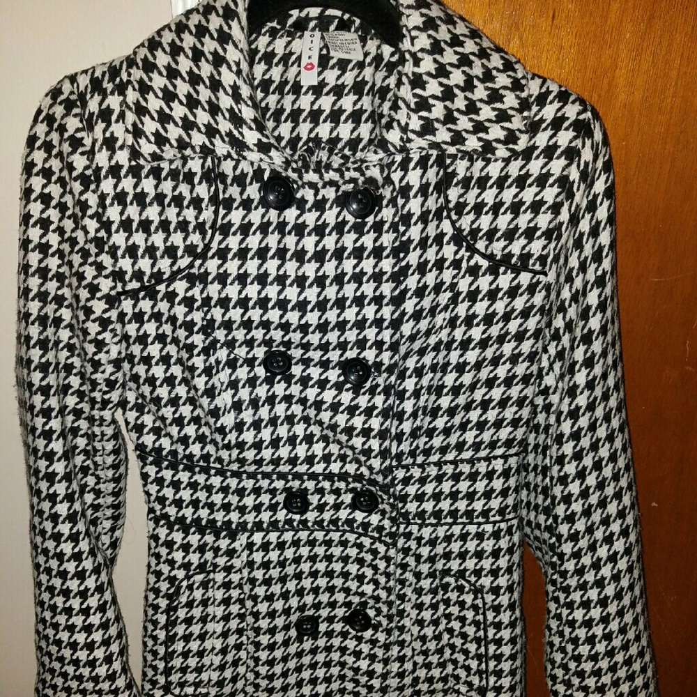 Beautiful coat. One of my favorites.  ?