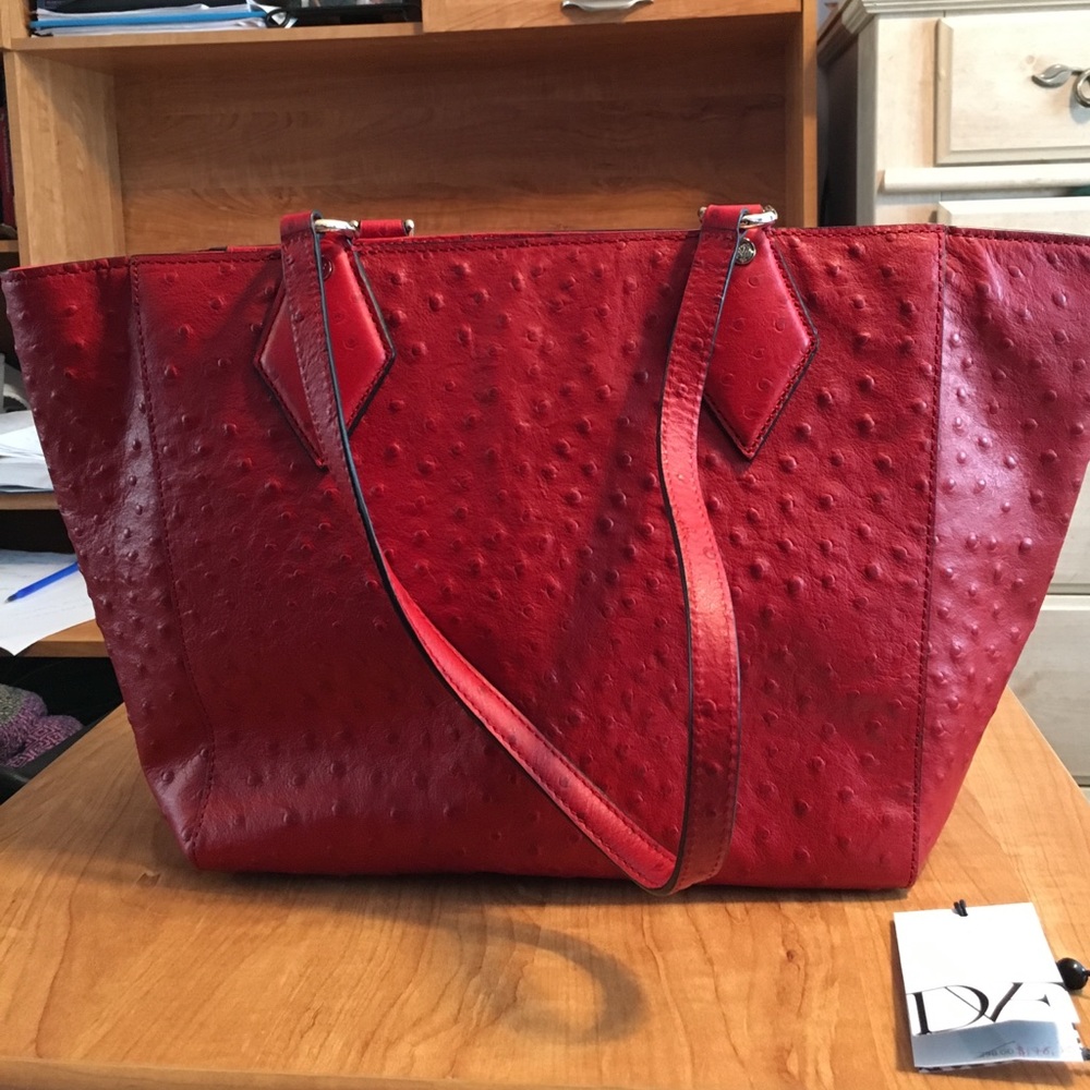 Voyage shoulder tore embossed ostrich leather