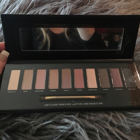 NWT Soap & Glory The Perfect Ten Shadow Palette - Picture 2 of 4