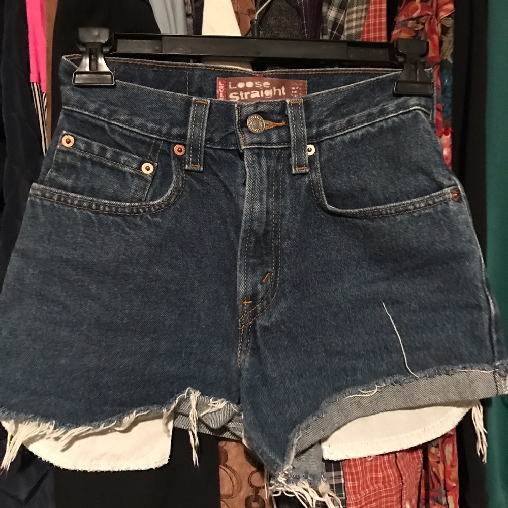 Dark high waisted Levi's shorts