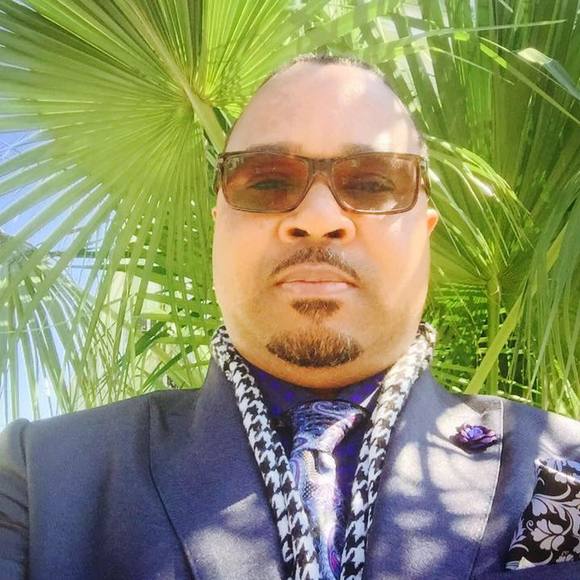 Meet your Posher, Carlos - Picture 1 of 1