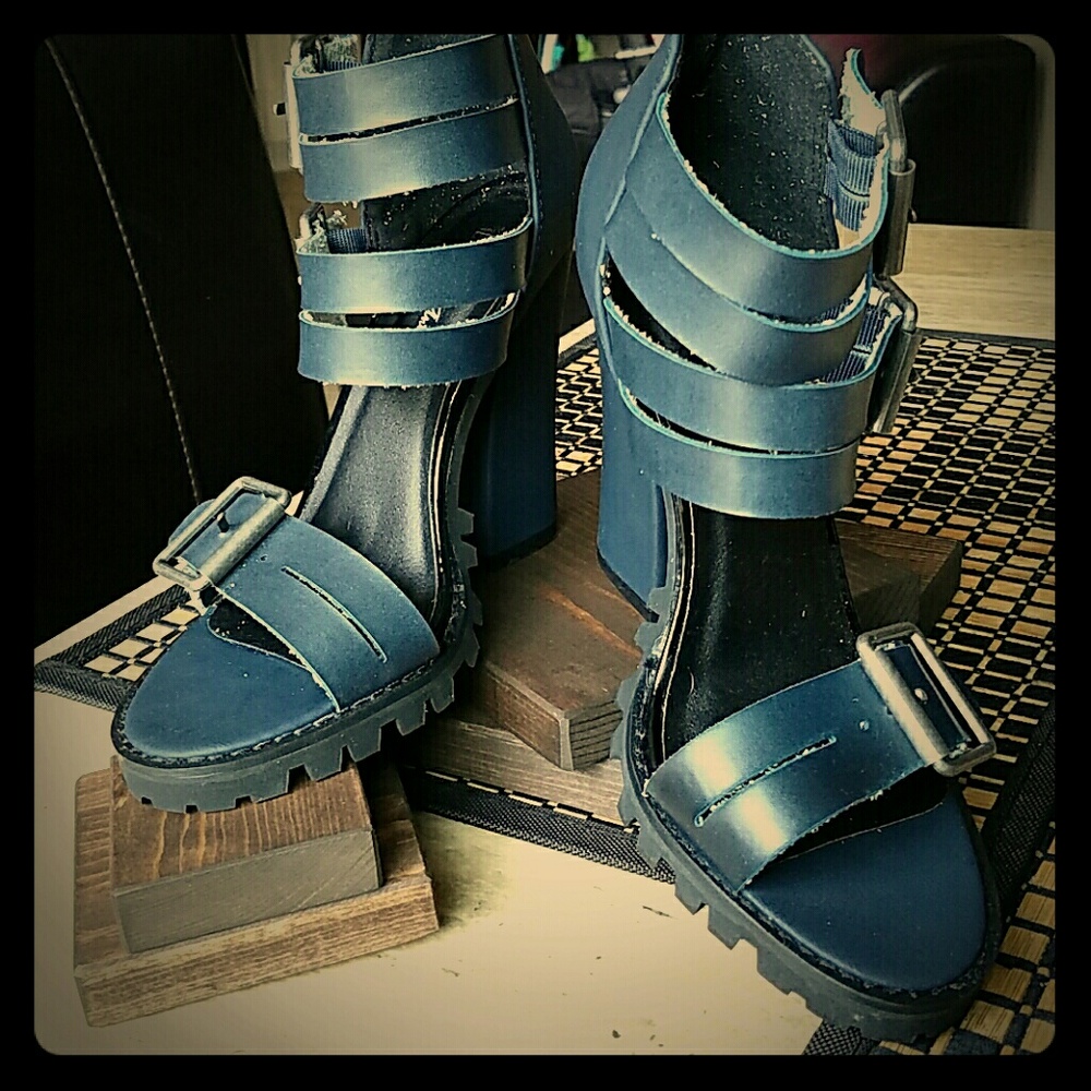 Michael Antonio navy blue shoes BNWOT